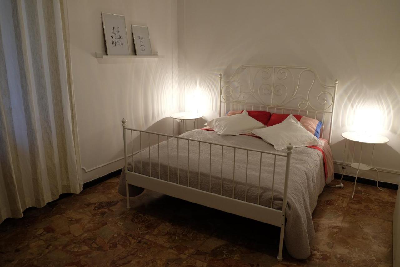 Apartamento Spaziosa Matrimoniale Nel Centro Di Módena Exterior foto