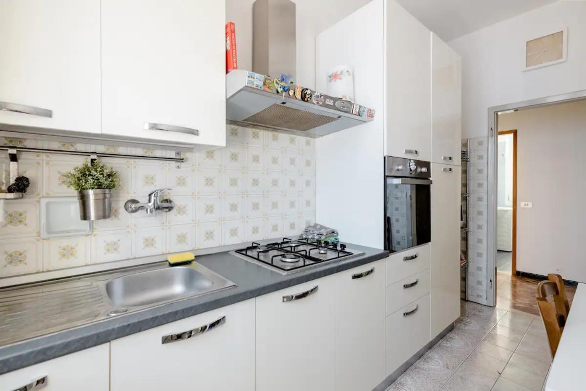 Apartamento Spaziosa Matrimoniale Nel Centro Di Módena Exterior foto