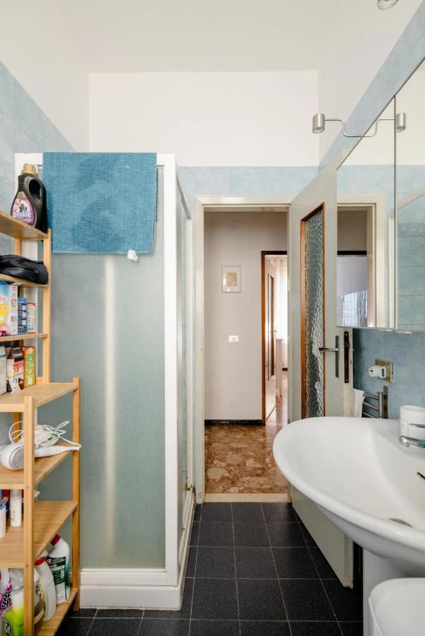 Apartamento Spaziosa Matrimoniale Nel Centro Di Módena Exterior foto
