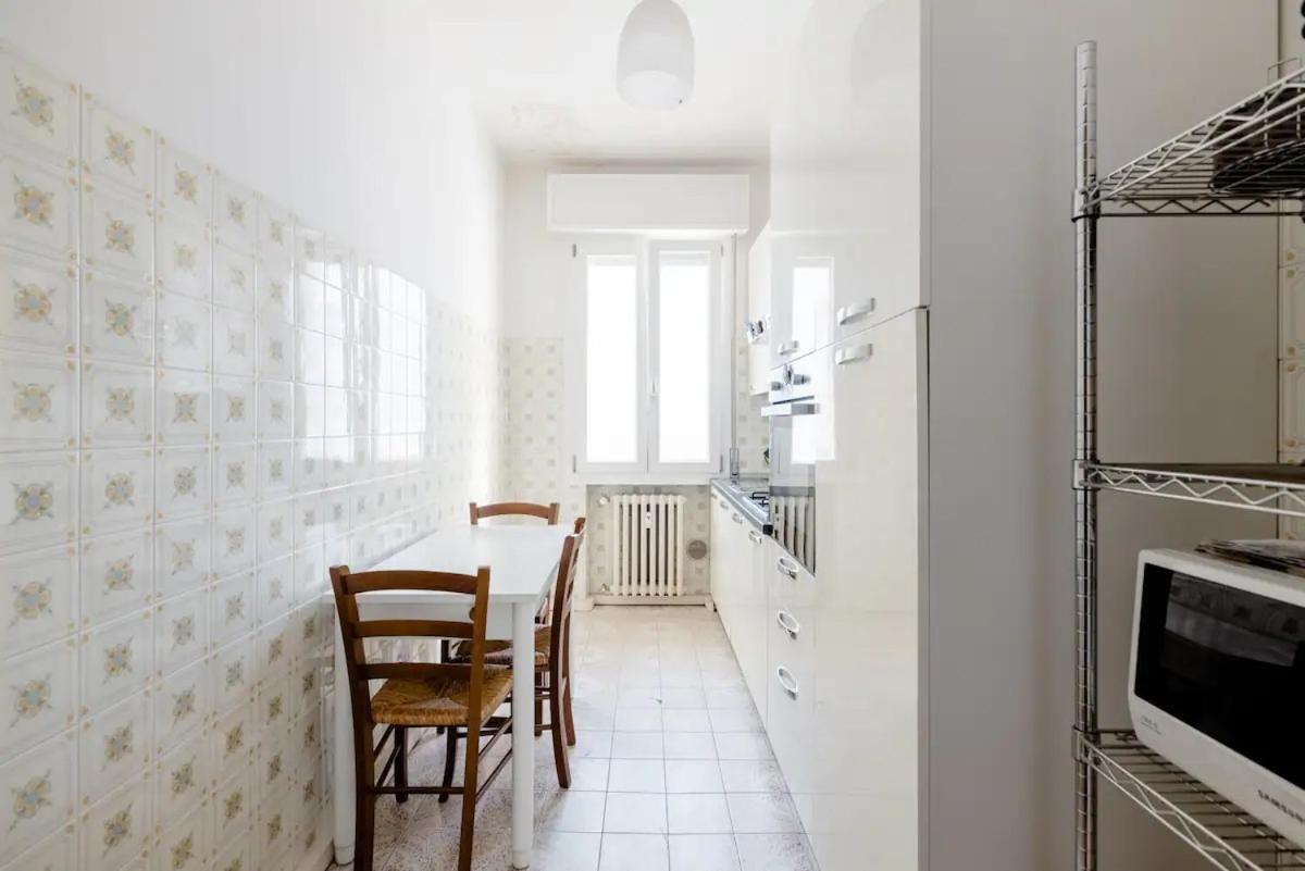 Apartamento Spaziosa Matrimoniale Nel Centro Di Módena Exterior foto